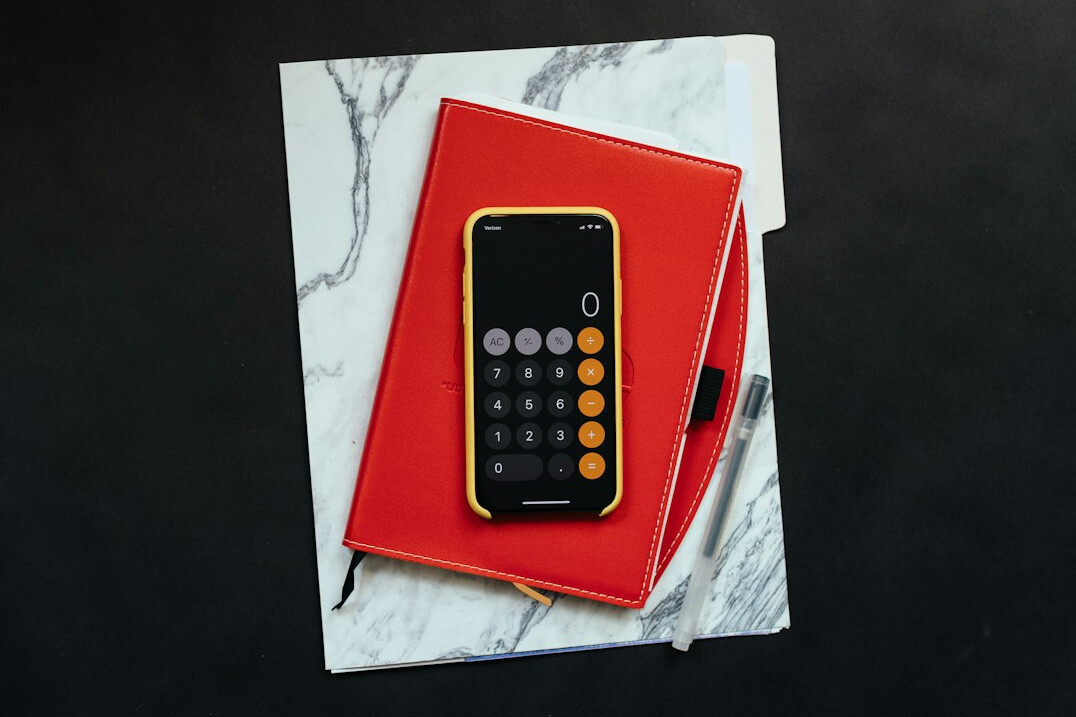tracking expenses on smartphone